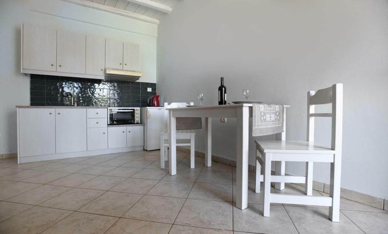 Nostos Beachfront Apartments & Studios Agios Ioannis  Esterno foto